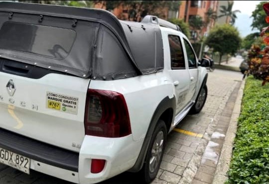 Cubierta protectora instalada en una camioneta